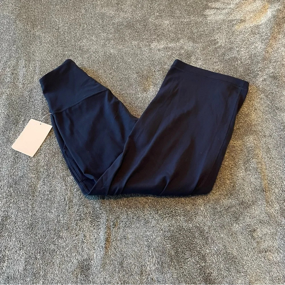 NWT Lululemon Align High-Rise Wide Leg Crop 23"
True Navy Size 2 - Picture 8 of 14